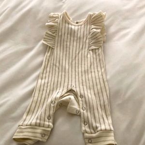 Pehr - brand new ruffled romper
